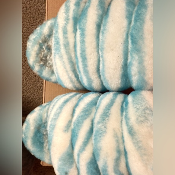 UGG fluff yeah slide slippers size 10 - Picture 3 of 12